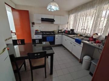 Amplia Casa en Venta con Jardín. Lomas Verdes 3a Sección
