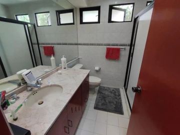 Amplia Casa en Venta con Jardín. Lomas Verdes 3a Sección