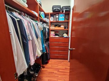 Amplia Casa en Venta con Jardín. Lomas Verdes 3a Sección