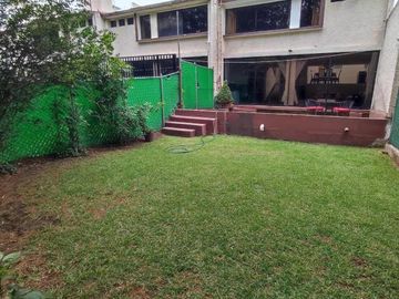 Amplia Casa en Venta con Jardín. Lomas Verdes 3a Sección