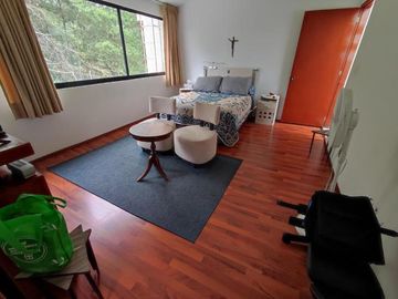 Amplia Casa en Venta con Jardín. Lomas Verdes 3a Sección