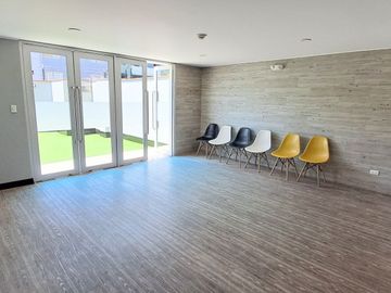 Venta De Departamento En Surco ,Con Cochera, Depósito