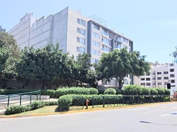 Venta De Departamento En Surco ,Con Cochera, Depósito