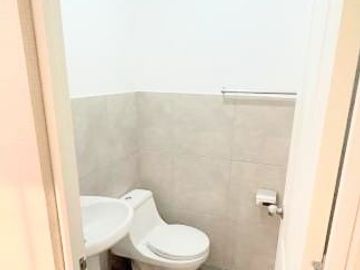 Venta De Departamento En Surco ,Con Cochera, Depósito