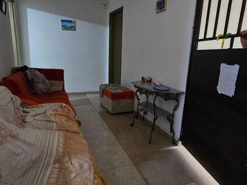 SE VENDE CASA DE TRES PISOS INDEPENDIENTES EN EL BARRIO ARANJUEZ, CALI.
