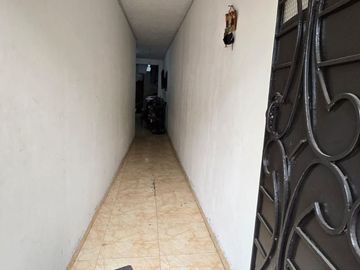 SE VENDE CASA DE TRES PISOS INDEPENDIENTES EN EL BARRIO ARANJUEZ, CALI.