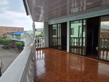 SE VENDE CASA DE TRES PISOS INDEPENDIENTES EN EL BARRIO ARANJUEZ, CALI.