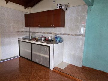 SE VENDE CASA DE TRES PISOS INDEPENDIENTES EN EL BARRIO ARANJUEZ, CALI.