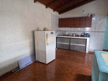 SE VENDE CASA DE TRES PISOS INDEPENDIENTES EN EL BARRIO ARANJUEZ, CALI.