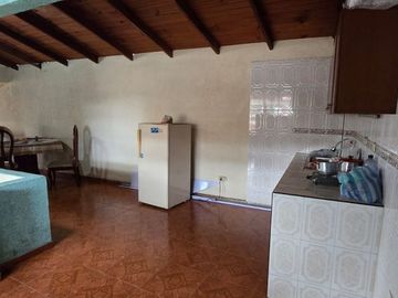 SE VENDE CASA DE TRES PISOS INDEPENDIENTES EN EL BARRIO ARANJUEZ, CALI.
