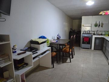 SE VENDE CASA DE TRES PISOS INDEPENDIENTES EN EL BARRIO ARANJUEZ, CALI.