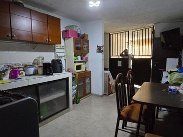 SE VENDE CASA DE TRES PISOS INDEPENDIENTES EN EL BARRIO ARANJUEZ, CALI.
