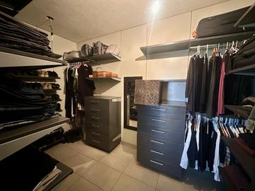 LAS CAÑADAS CASA EN VENTA CON HERMOSA VISTA A 3 MIN DEL COLEGIO