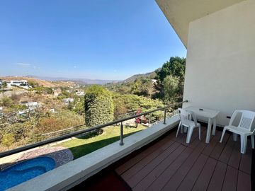 LAS CAÑADAS CASA EN VENTA CON HERMOSA VISTA A 3 MIN DEL COLEGIO