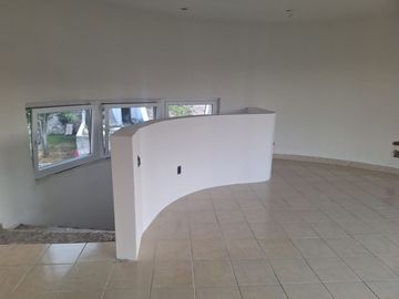 LAS CAÑADAS CASA EN VENTA CON HERMOSA VISTA A 3 MIN DEL COLEGIO