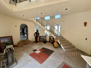 LAS CAÑADAS CASA EN VENTA CON HERMOSA VISTA A 3 MIN DEL COLEGIO
