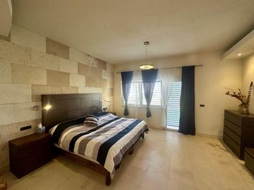 LAS CAÑADAS CASA EN VENTA CON HERMOSA VISTA A 3 MIN DEL COLEGIO