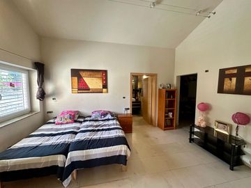 LAS CAÑADAS CASA EN VENTA CON HERMOSA VISTA A 3 MIN DEL COLEGIO