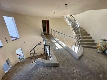 LAS CAÑADAS CASA EN VENTA CON HERMOSA VISTA A 3 MIN DEL COLEGIO