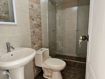 En Venta Casa En Esquina Dentro De Condominio Privado En Campiña De Moche (aipanaque)