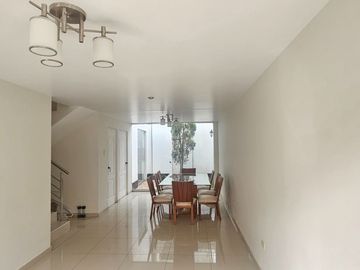 En Venta Casa En Esquina Dentro De Condominio Privado En Campiña De Moche (aipanaque)