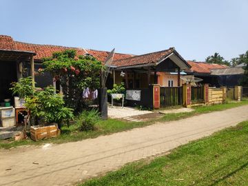 Rumah Pinggir Jalan Raya Nasional III Labuan Pandeglang