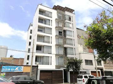 ¡Vive En El Corazón De Miraflores! Dpto. Dúplex Con Terraza Exclusiva En Venta!