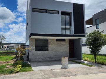 Casa nueva en venta en Parques Vallarta dentro de coto