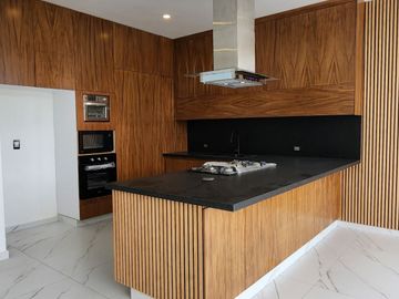 Casa nueva en venta en Parques Vallarta dentro de coto