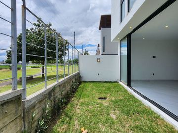 Casa nueva en venta en Parques Vallarta dentro de coto