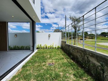 Casa nueva en venta en Parques Vallarta dentro de coto