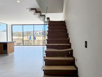 Casa nueva en venta en Parques Vallarta dentro de coto