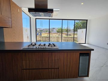 Casa nueva en venta en Parques Vallarta dentro de coto
