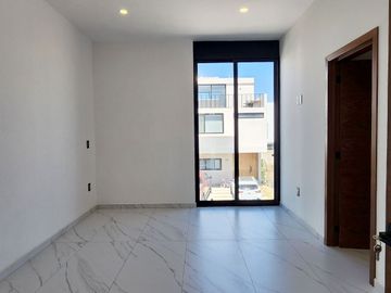 Casa nueva en venta en Parques Vallarta dentro de coto
