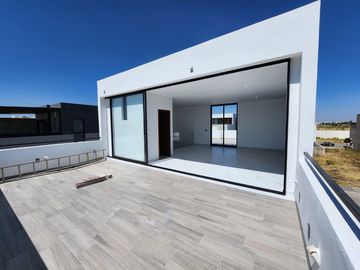Casa nueva en venta en Parques Vallarta dentro de coto