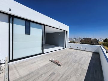 Casa nueva en venta en Parques Vallarta dentro de coto