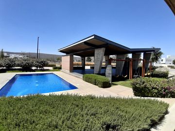 Casa nueva en venta en Parques Vallarta dentro de coto