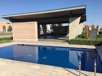 Casa nueva en venta en Parques Vallarta dentro de coto