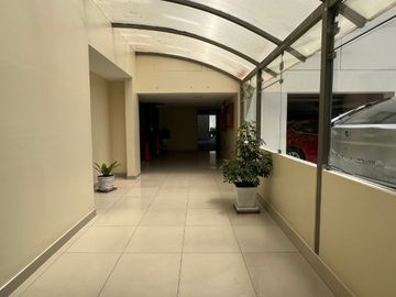 Depa con áreas comunes a espaldas de Open Plaza
