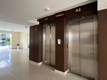 Depa con áreas comunes a espaldas de Open Plaza