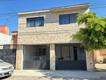 Venta de Casa en Col. Aurora, Céntrica