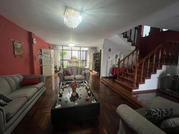 Vendo Linda Casa En Surco A Un Paso De Hermoso Parque