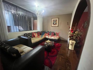 Vendo Linda Casa En Surco A Un Paso De Hermoso Parque