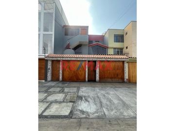 Vendo Linda Casa En Surco A Un Paso De Hermoso Parque