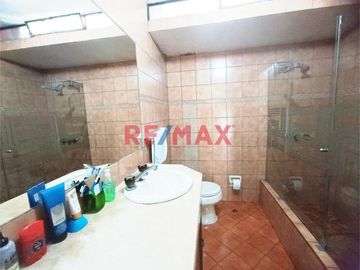 Vendo Linda Casa En Surco A Un Paso De Hermoso Parque