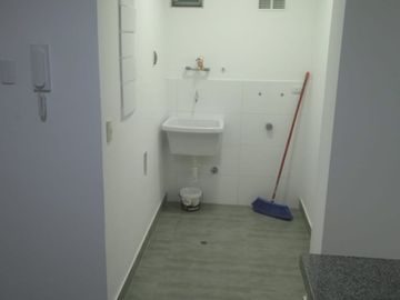 VENDO LINDO DPTO DE ESTRENO EN PRIMER PISO CON DOS PATIOS EN MAGDALENA