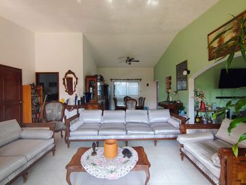 CASA DE UNA SOLA PLANTA EN GUACAMAYAS FRACCIONAMIENTO JUNTO AL RIO