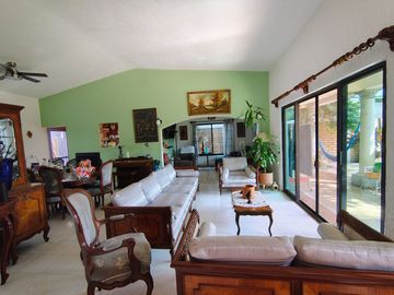 CASA DE UNA SOLA PLANTA EN GUACAMAYAS FRACCIONAMIENTO JUNTO AL RIO