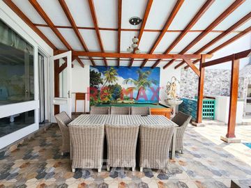 Venta De Amplia Casa De Lujo Con Piscina En La Molina