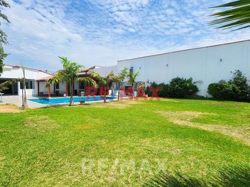 Venta De Amplia Casa De Lujo Con Piscina En La Molina